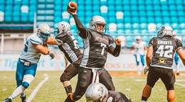 Hráči Nitra Knights (v čiernom).