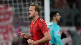 Futbalista Bayernu Mníchov Harry Kane sa teší z gólu.