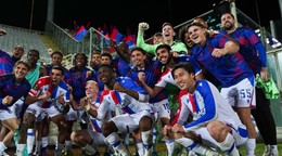 Crystal Palace oslavuje postup do semifinále Konferenčnej ligy. 