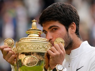 Španielsky tenista Carlos Alcaraz prvýkrát vyhral Wimbledon.