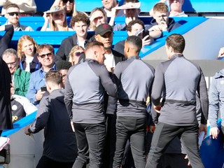 Vincent Kompany po tom, ako videl červenú kartu v zápase proti Chelsea.
