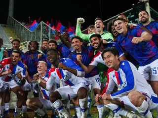 Crystal Palace oslavuje postup do semifinále Konferenčnej ligy. 