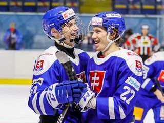 Juraj Slafkovský (vľavo) a Andrej Kollár v drese Slovenska.