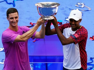 Rajeev Ram a Joe Salisbury po triumfe na US Open 2022.