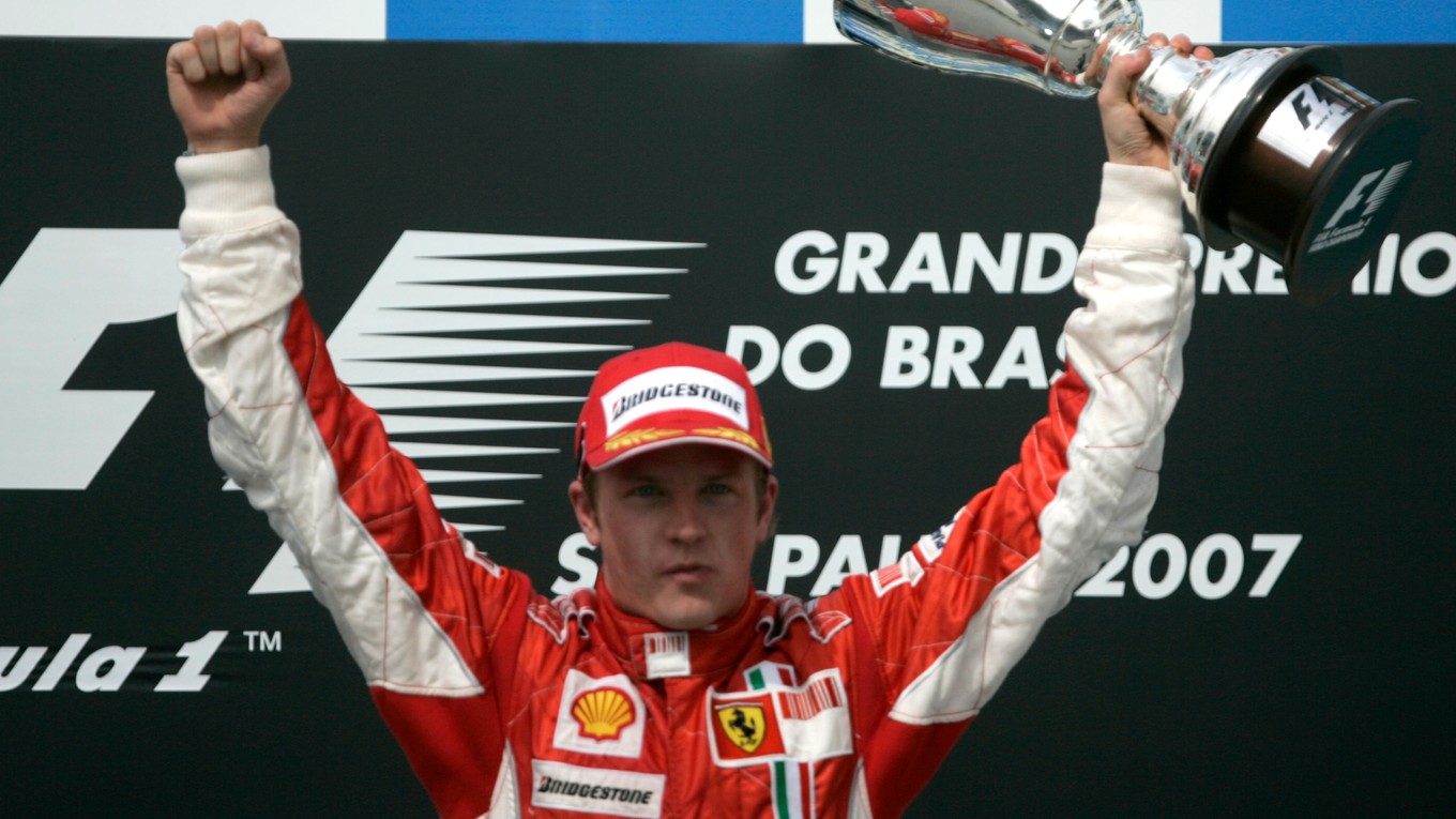Fín Kimi Räikkönen ako majster sveta F1 v roku 2007. 