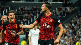 Slovenský futbalista Martin Valjent z RCD Mallorca oslavuje gól