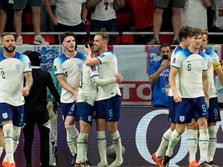 Anglickí futbalisti sa tešia z gólu na 2:0 v zápase B-skupiny Wales - Anglicko