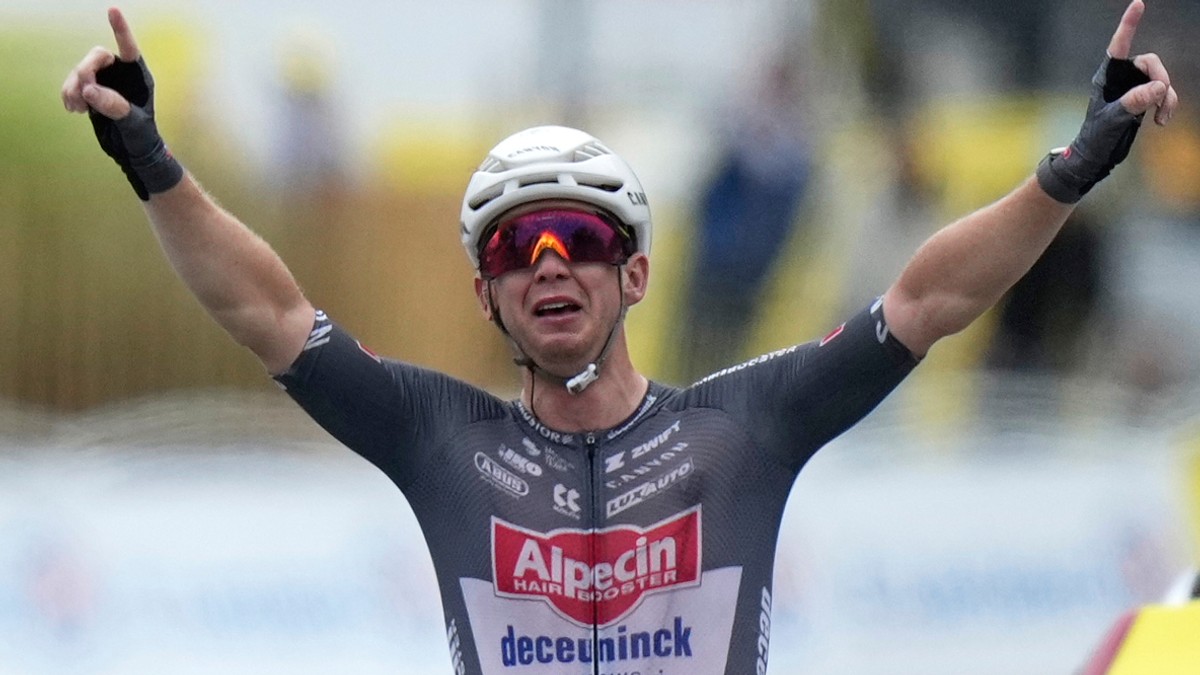 Kaden Groves sa teší z víťazstva v 20. etape Tour de France 2025.