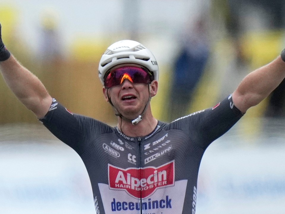 Kaden Groves sa teší z víťazstva v 20. etape Tour de France 2025.