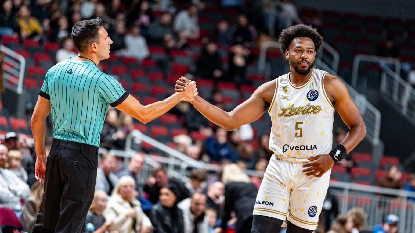 Momentka zo zápasu VEF Riga - Patrioti Levice.