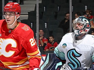 Samuel Honzek v drese Calgary