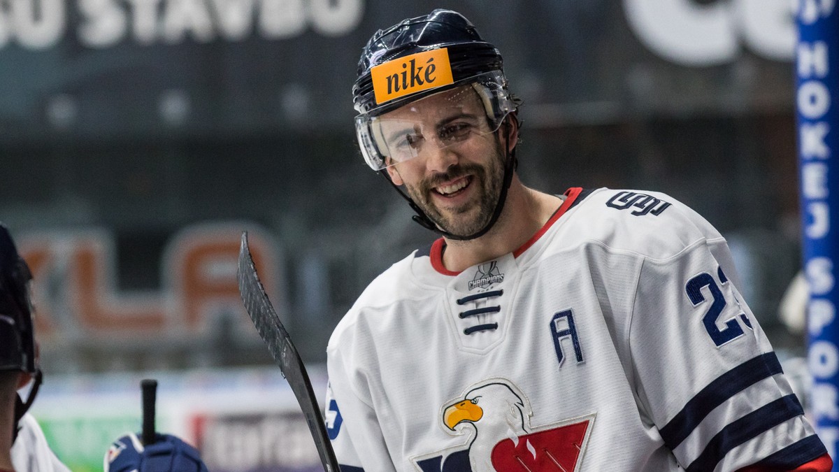 Brant Harris v drese HC Slovan Bratislava počas majstrovskej sezóny v slovenskej extralige.