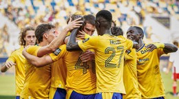Futbalisti FC DAC 1904 Dunajská Streda oslavujú gól.