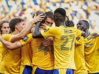 Futbalisti FC DAC 1904 Dunajská Streda oslavujú gól.