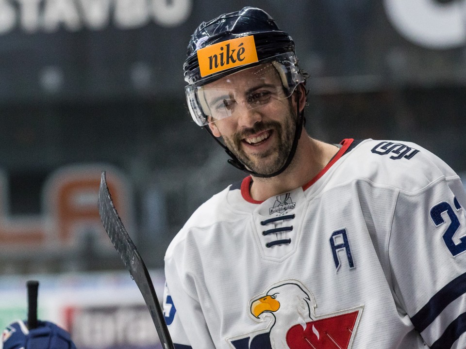 Brant Harris v drese HC Slovan Bratislava počas majstrovskej sezóny v slovenskej extralige.
