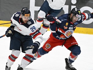 Peter Bjalončík (vľavo) v drese Slovana.