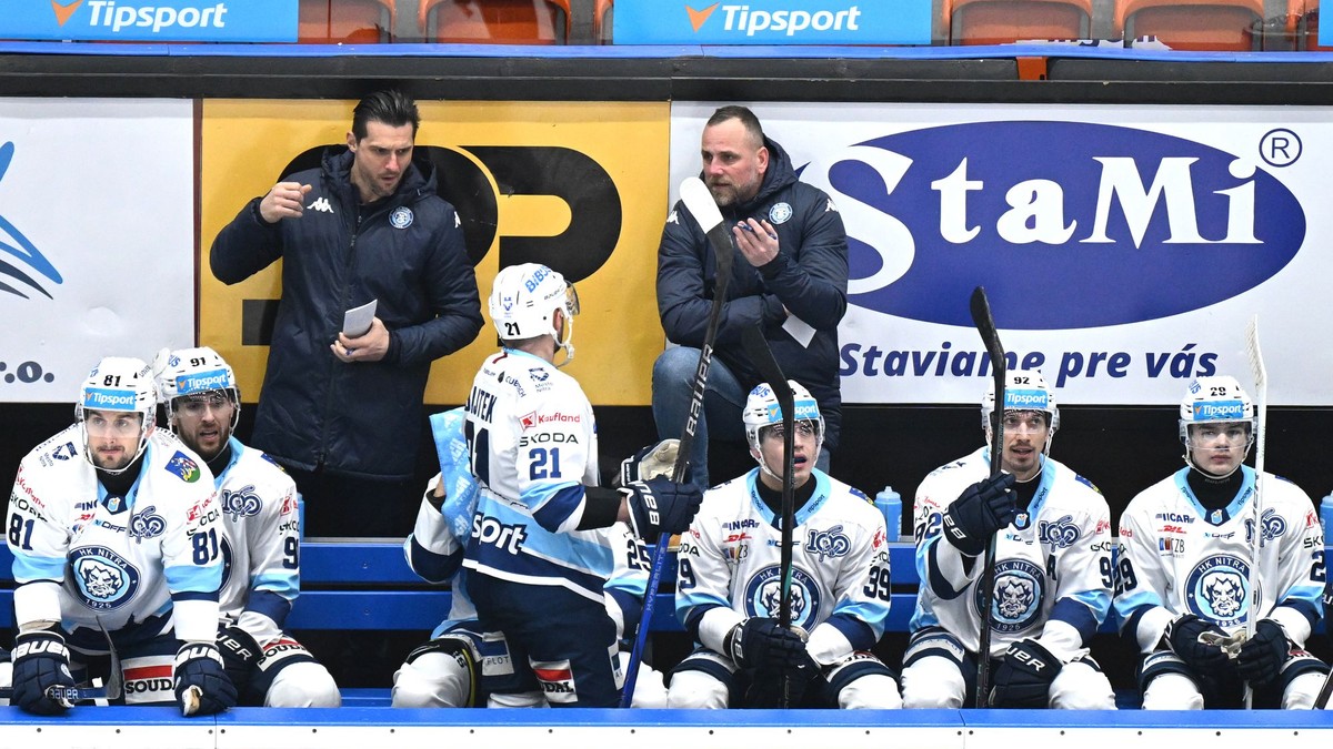 Lavička Nitry počas zápasu hokejovej Tipsport ligy.