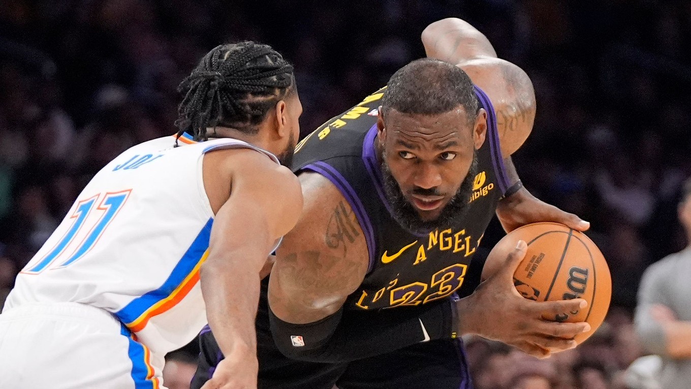 Basketbalista LeBron James v drese Los Angeles Lakers.