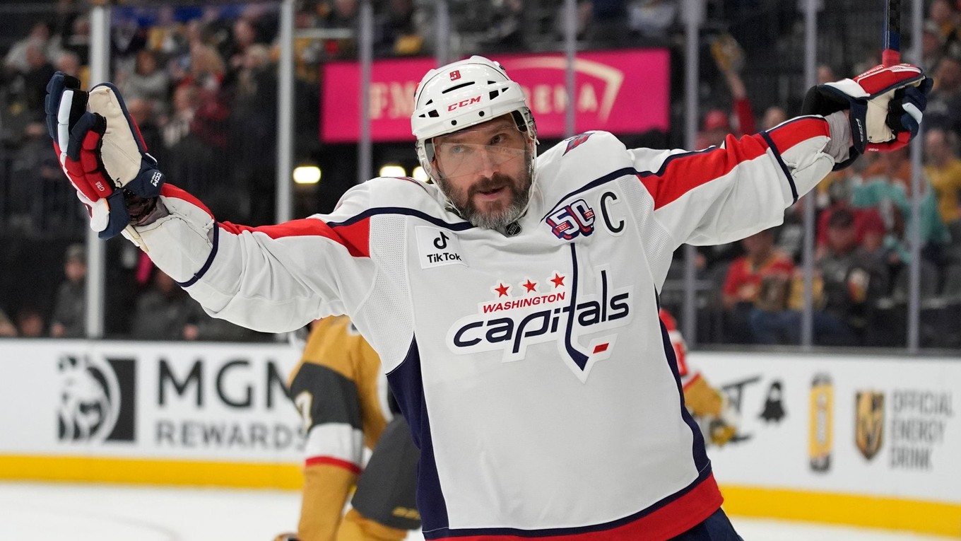 Alexander Ovečkin sa teší po strelenom góle v drese Washington Capitals.