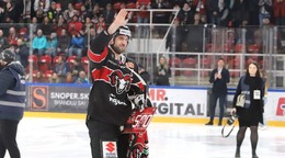 Ivan Ďatelinka drží ocenenie za odohratých 500 zápasov v drese HC 05 Banská Bystrica.
