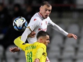 Andrej Stojčevski (dole) v drese MŠK Žilina.