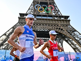 Slovenský chodec Dominik Černý na trati počas chôdze mužov na 20 km.