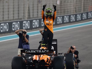 Lando Norris po víťazstve na Veľkej cene Abú Zabí 2024.