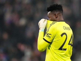 Brankár André Onana v drese Manchester United.