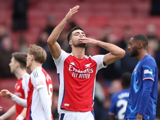 Mikel Merino sa teší po strelenom góle v zápase Arsenal FC - Chelsea FC v 29. kole Premier League.