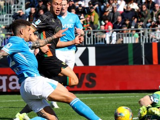 Momentka zo zápasu Benátky FC - SSC Neapol v 29. kole Serie A.