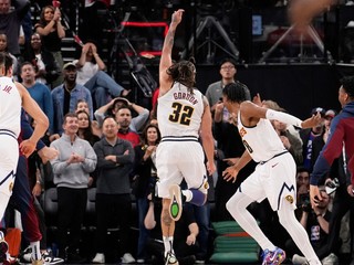 Radosť Aarona Gordona po tom, čo rozhodol zápas play-off medzi Los Angeles Clippers a Denverom.
