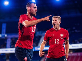 Futbalisti Česka sa tešia z gólu