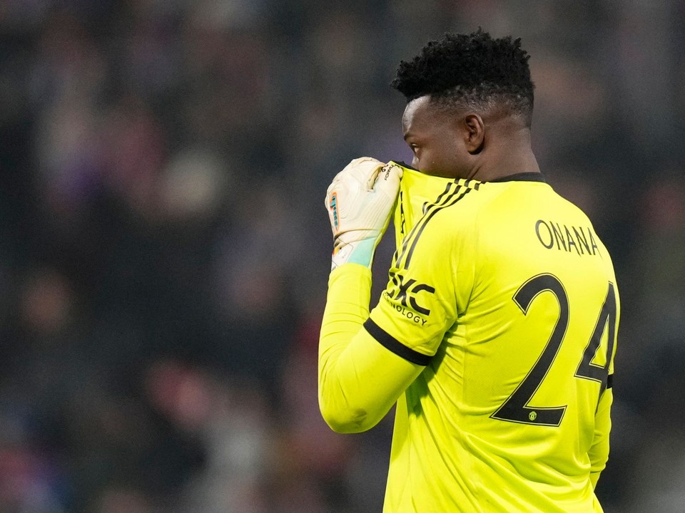 Brankár André Onana v drese Manchester United.