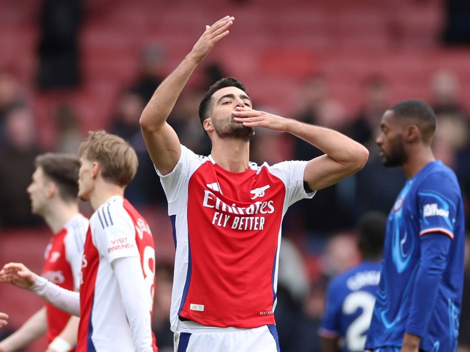 Mikel Merino sa teší po strelenom góle v zápase Arsenal FC - Chelsea FC v 29. kole Premier League.