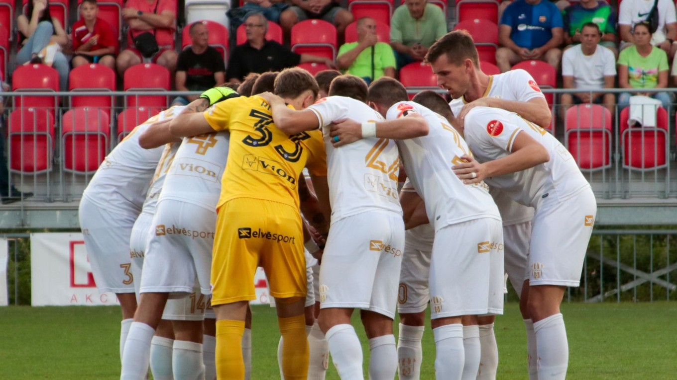Futbalisti FC ViOn Zlaté Moravce.