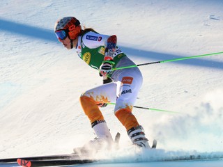 Športový TV program. Petra Vlhová ide obrovský slalom a slalom v stredisku Lienz. 