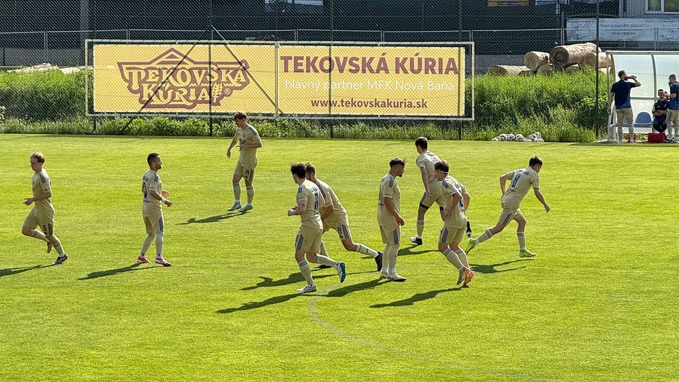 Futbalisti MFK Nová Baňa postupujú do vyššej súťaže.