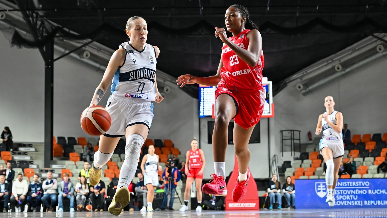 Zľava Nikola Dudášová (Slovensko), Stephanie Mavunga (Poľsko)