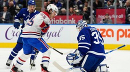 Ilya Samsonov a Michael Pezzetta. 