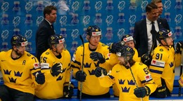 Linus Johansson oslavuje gól počas zápasu Kazachstan - Švédsko na MS v hokeji 2024. 