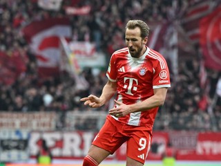 Harry Kane oslavuje gól do siete Werderu Brémy.