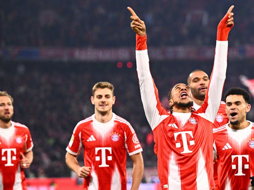 Hráči Bayernu oslavujú gól