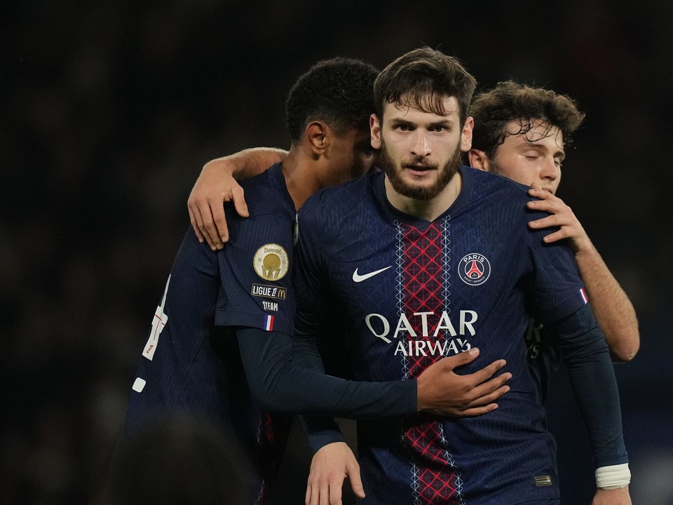 PSG oslavuje gól.
