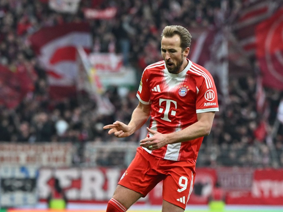 Harry Kane oslavuje gól do siete Werderu Brémy.