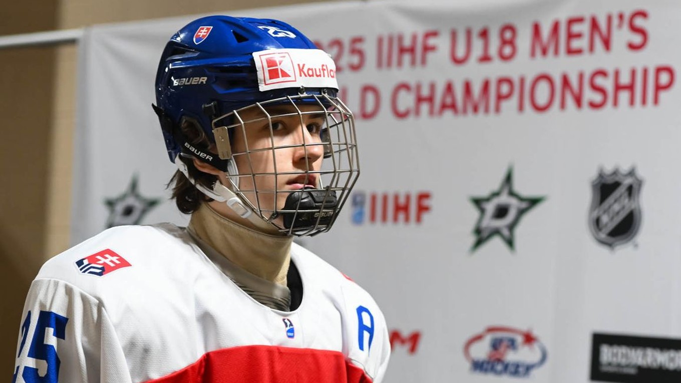 Ján Chovan v zápase Slovensko - Fínsko na MS v hokeji do 18 rokov 2025.