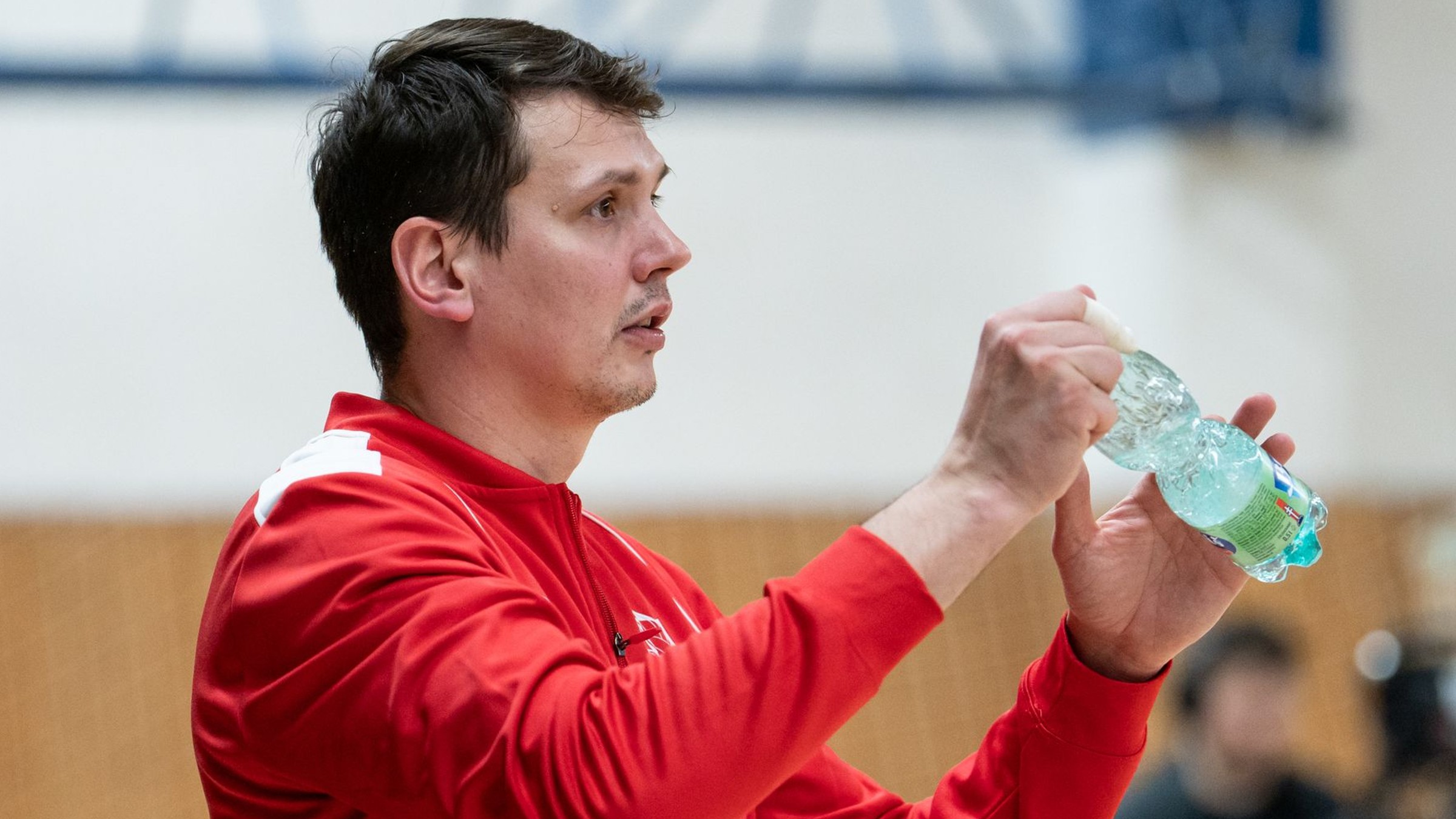 Tréner volejbalistov Komárna František Ogurčák.