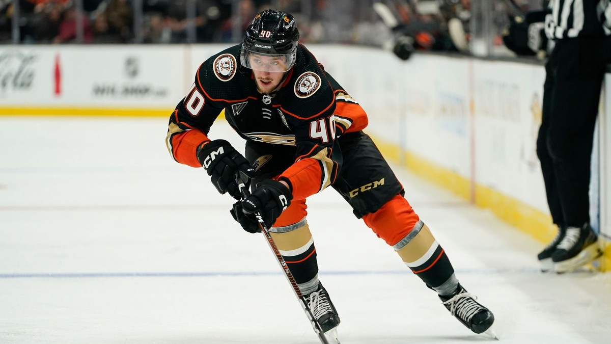 Pavol Regenda v drese Anaheim Ducks.