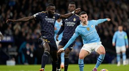 Phil Foden a Antonio Rüdiger počas odvety štvrťfinále Manchester City - Real Madrid. 