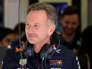 Šéf tímu Red Bull Racing Christian Horner počas tréningov na Veľkú cenu Bahrajnu. 