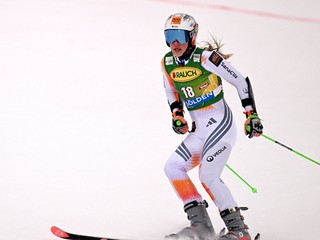 Petra Vlhová na trati počas obrovského slalomu Svetového pohára v alpskom lyžovaní v rakúskom Söldene 